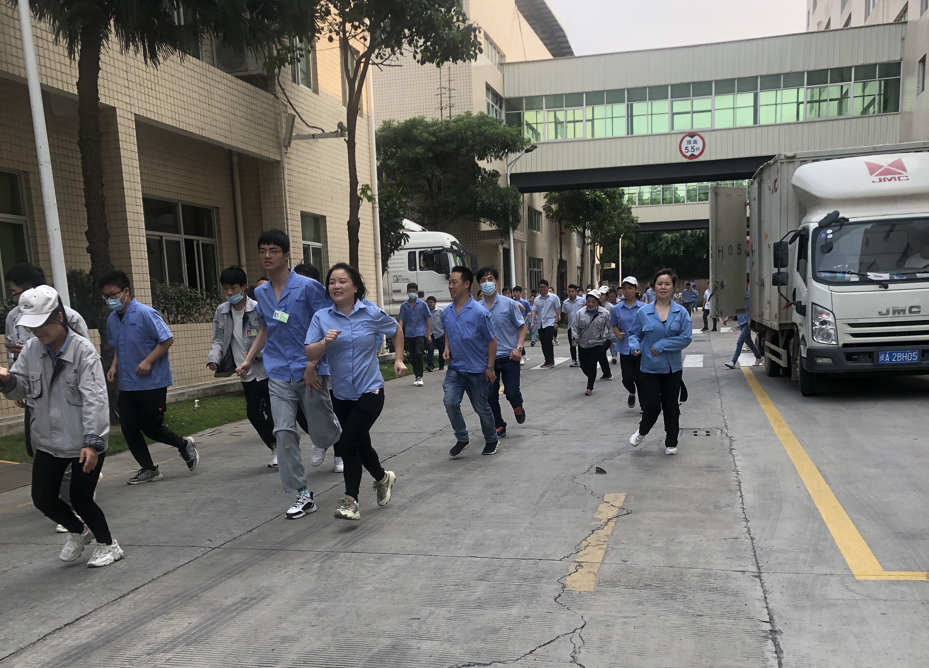 J9����|����վ����